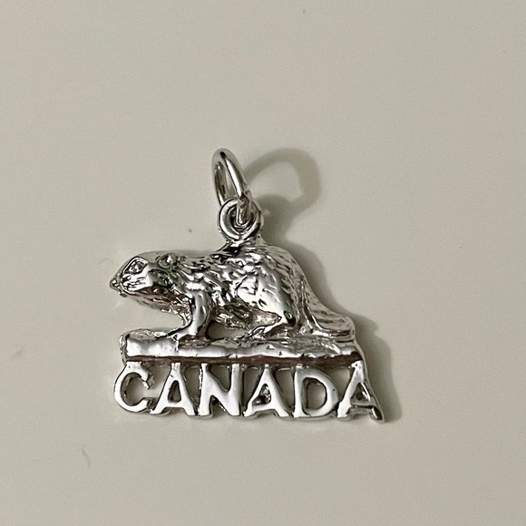Vintage Sterling Silver Beaver Charm Pendant - Picture 2 of 6